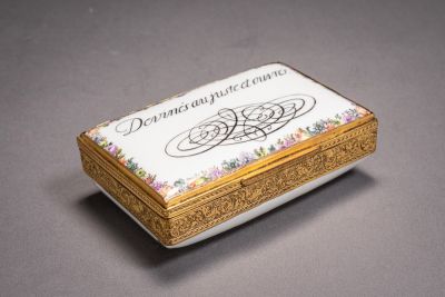 Meissen snuff box in the form of a folded letter