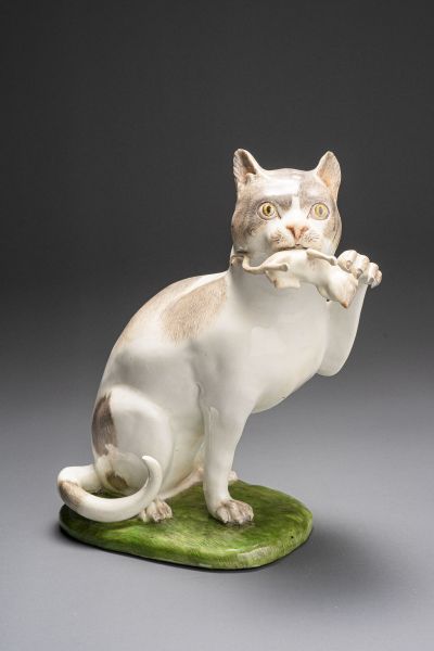 Eine Meissen Katze mit Maus