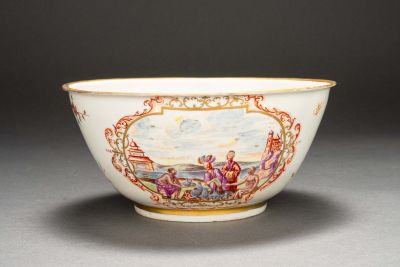 Große frühe Bowl mit Mongolen und Indianern von Johann G. Höroldt