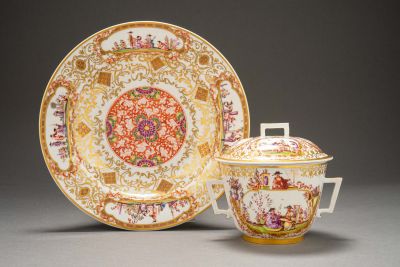 Large Meissen KPM sugar box with Höroldt chinoiserie and "Salami" stand