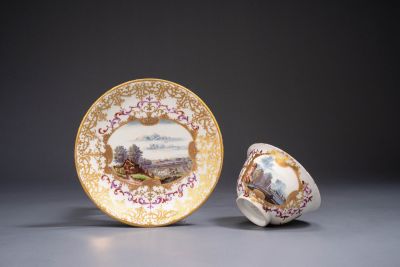 Meissen Koppchen mit Unterschale, bemalt mit sächsischen Landschaften (topographisch)