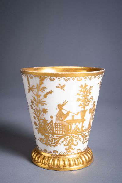 Meissen beaker (‘Ranftbecher’) with Gold Chinese figures