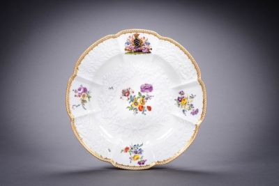 Meissen plate with the coat of arms of the family "Carbonnier"