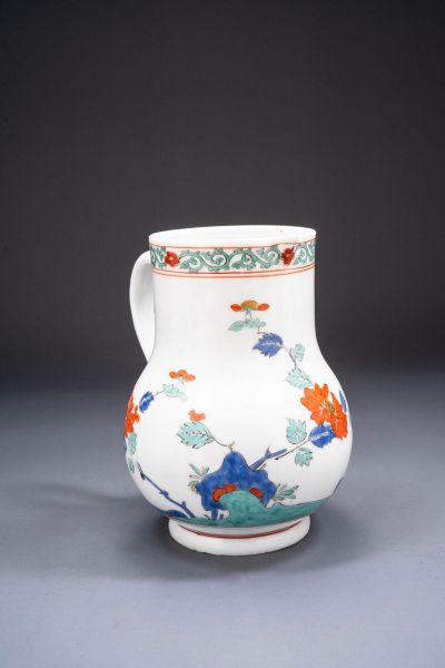 Very rare Meissen water jug with ‘beak’, painted with air rocks and two peony herbs in Kakiemon style