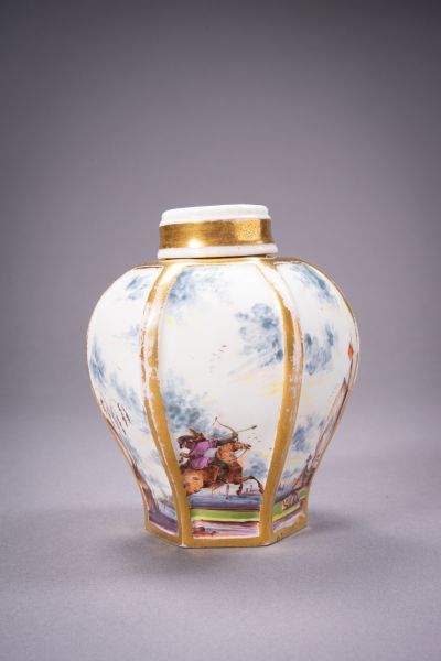 Early Meissen tea caddy in baluster shape