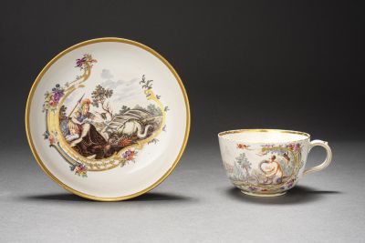 Tasse mit Unterschale mit Ovid’schen Szenen aus der Cadmus- Fabula